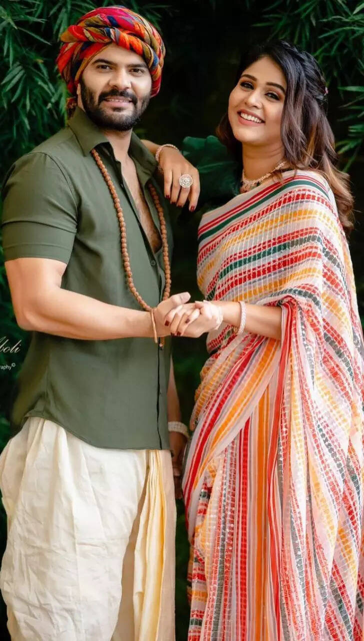 Hardeek Joshi wishes fiance Akshaya Deodhar on her birthday with a romantic  post - Times of India
