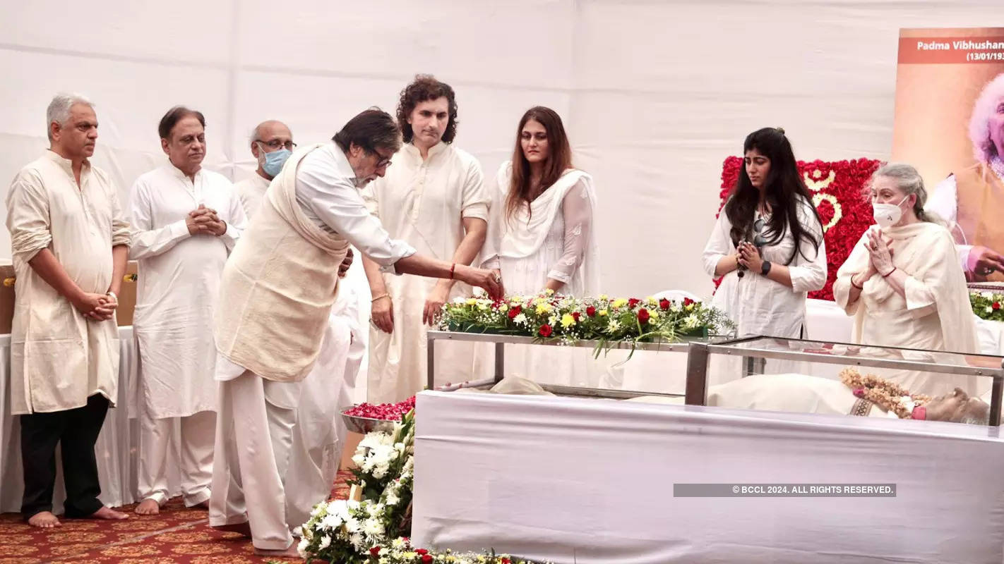 Pandit Shivkumar Sharma funeral: Amitabh Bachchan, Javed Akhtar and others pay last respects