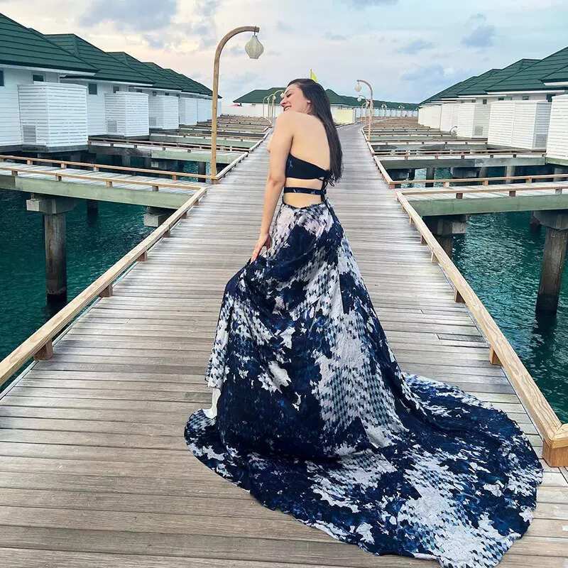 Hansika Motwani is giving major fashion inspo with her mesmerising pictures in trendy beachwear