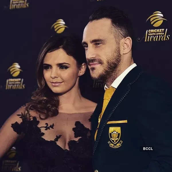 These loved-up pictures of RCB skipper Faf du Plessis and his wife Imari Visser go viral