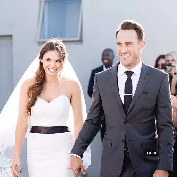 These loved-up pictures of RCB skipper Faf du Plessis and his wife Imari Visser go viral