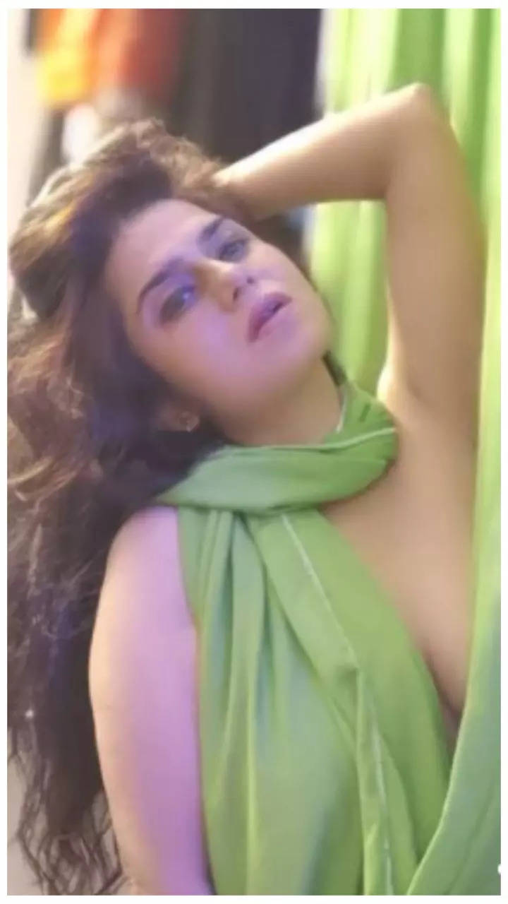 Bhojpuri actresses who went topless | Times of India