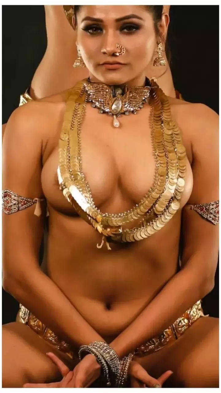 Bhojpuri actresses who went topless | Times of India