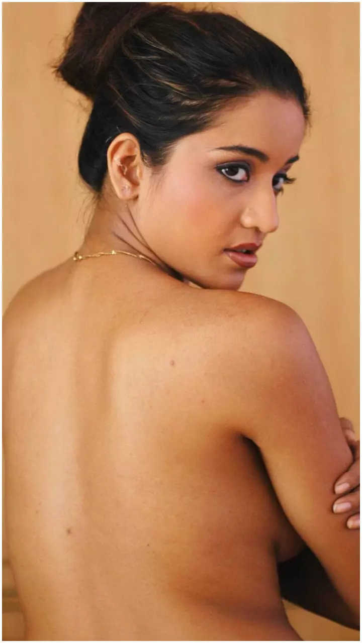 Bhojpuri actresses who went topless | Times of India