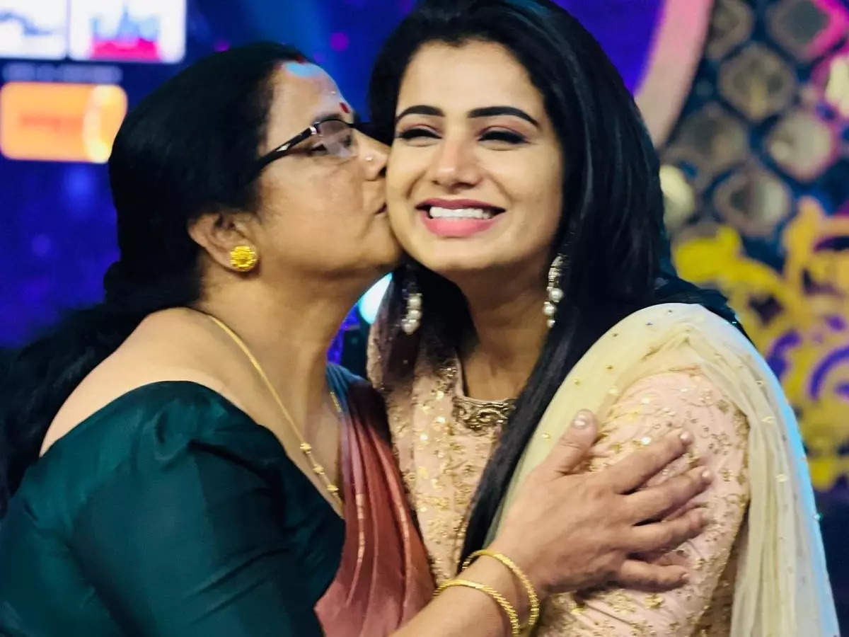 ​"From ‘Puthu Puthu Arthangal’ Pavi to Super Queens Parvathy"