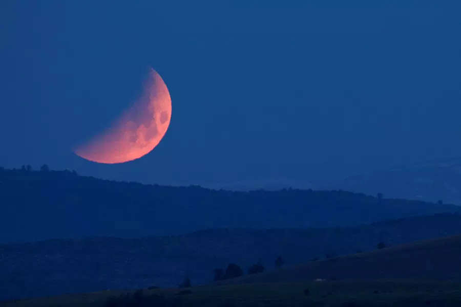 30 mesmerising pictures of Super Flower Blood Moon lunar eclipse