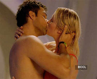 Emraan's steamy lovemaking scenes!