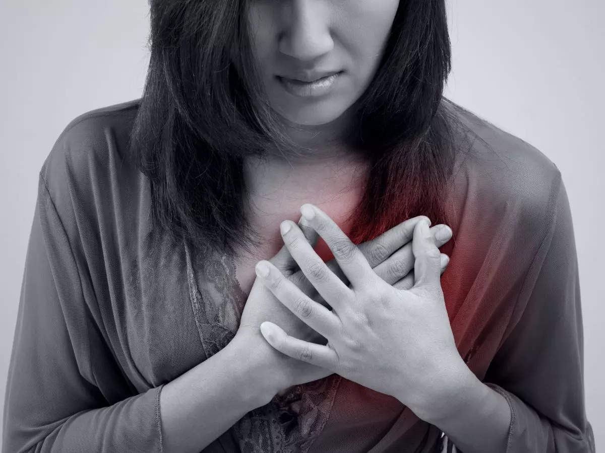 Silent heart attack symptoms: Early warning signs you may miss - Times of India