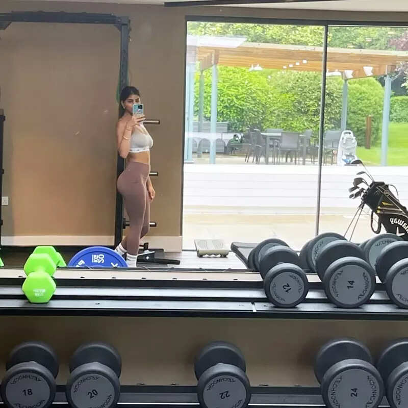 This picture of Suhana Khan nailing yoga's Kakasana is a proof of her being a fitness enthusiast