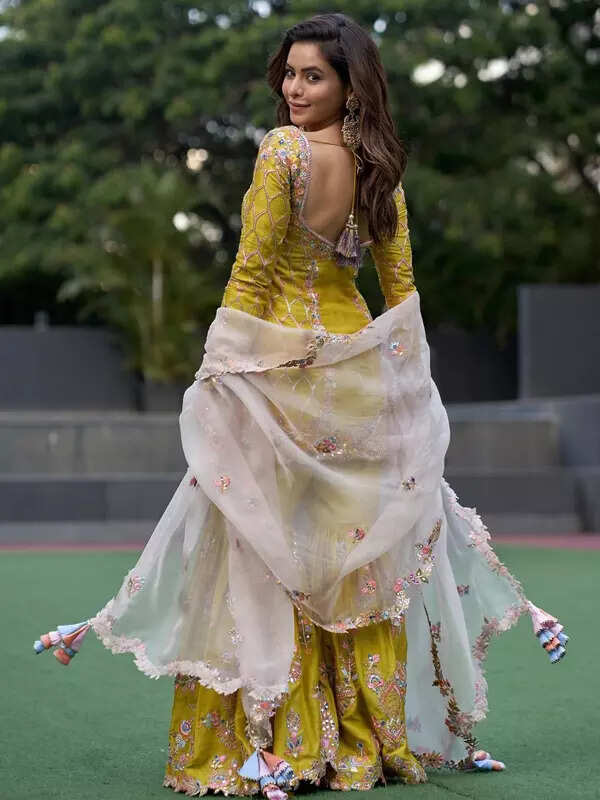 <BR> sets the temperature soaring with these pictures!