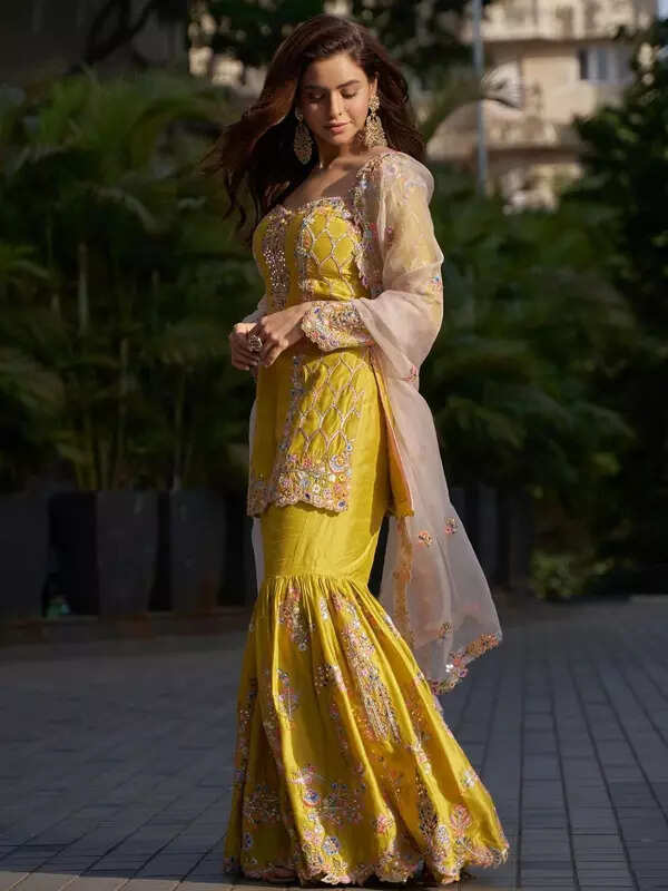 <BR> sets the temperature soaring with these pictures!