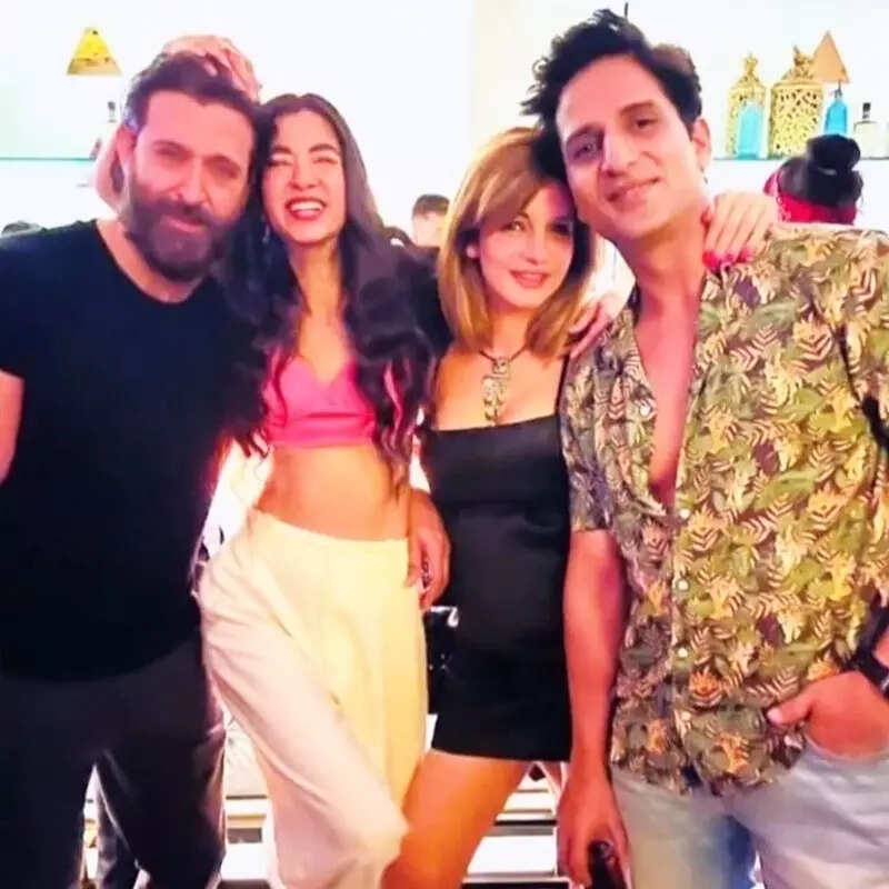 Sussanne Khan shares a mushy picture with beau Arslan Goni; calls it 'incredible'