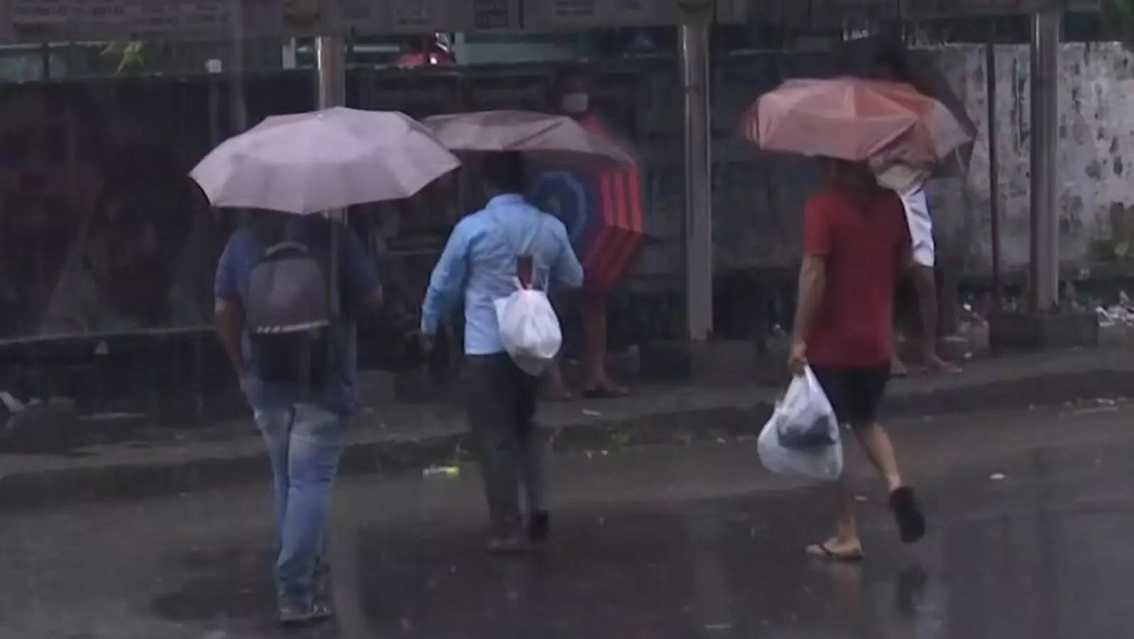 Kerala Heavy Rain Lashes Kochi More In Offing