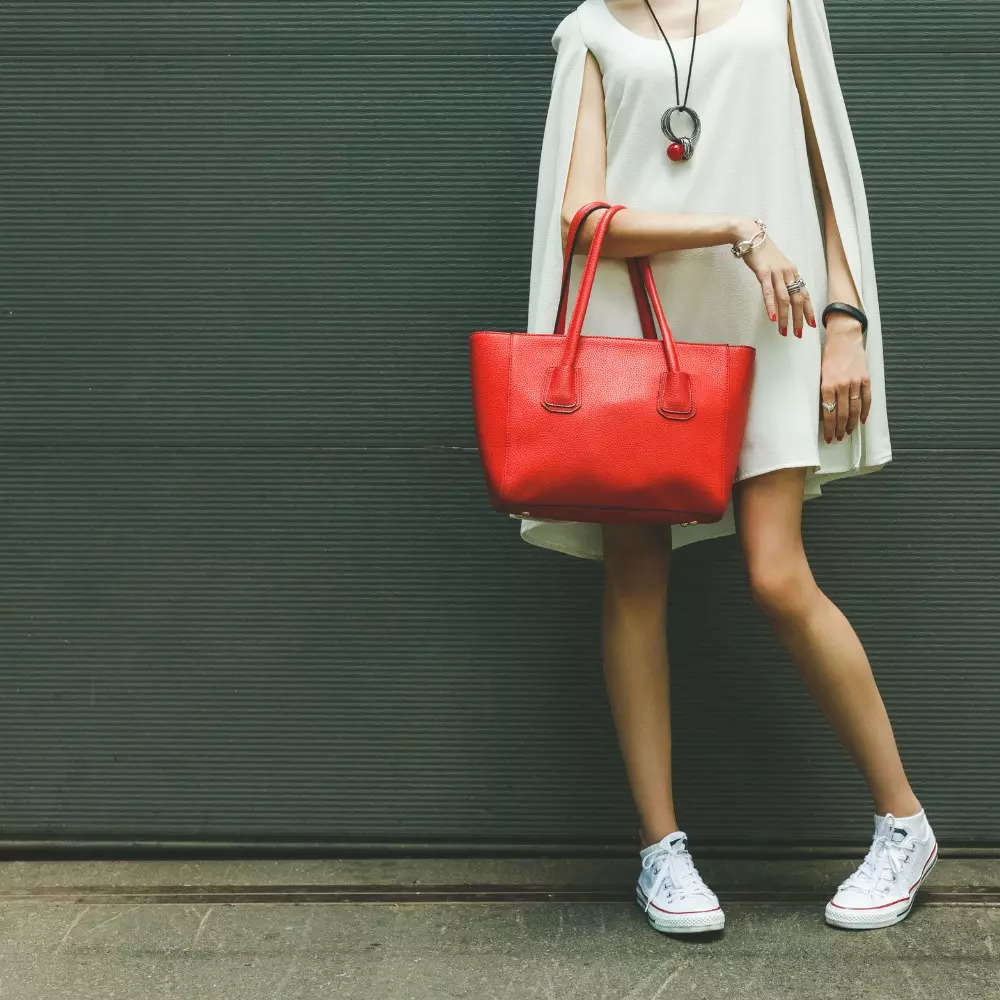 fashionable-big-red-handbag-on-the-arm-of-the-girl-picture-id613654620