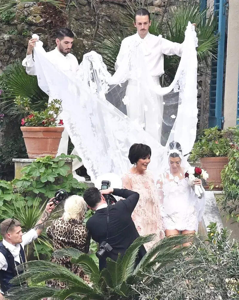 Dreamy wedding pictures of Kourtney Kardashian and Travis Barker from Italy