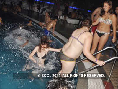 Hot Pool Party @ Royal Plaza