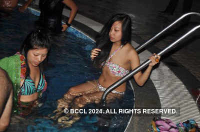 Hot Pool Party @ Royal Plaza