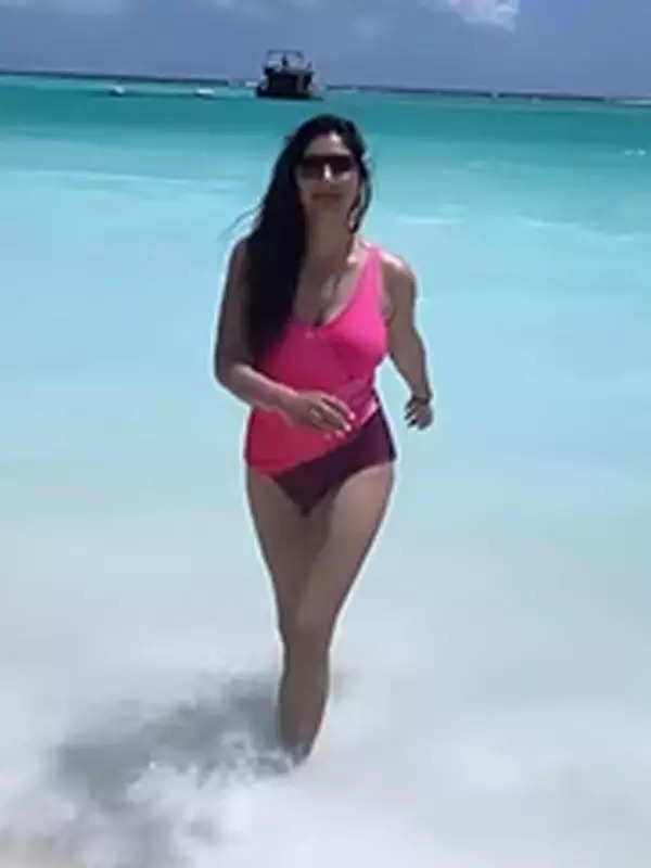 Disha Parmar enjoys Maldives beach vacation with her girl gang, see pictures