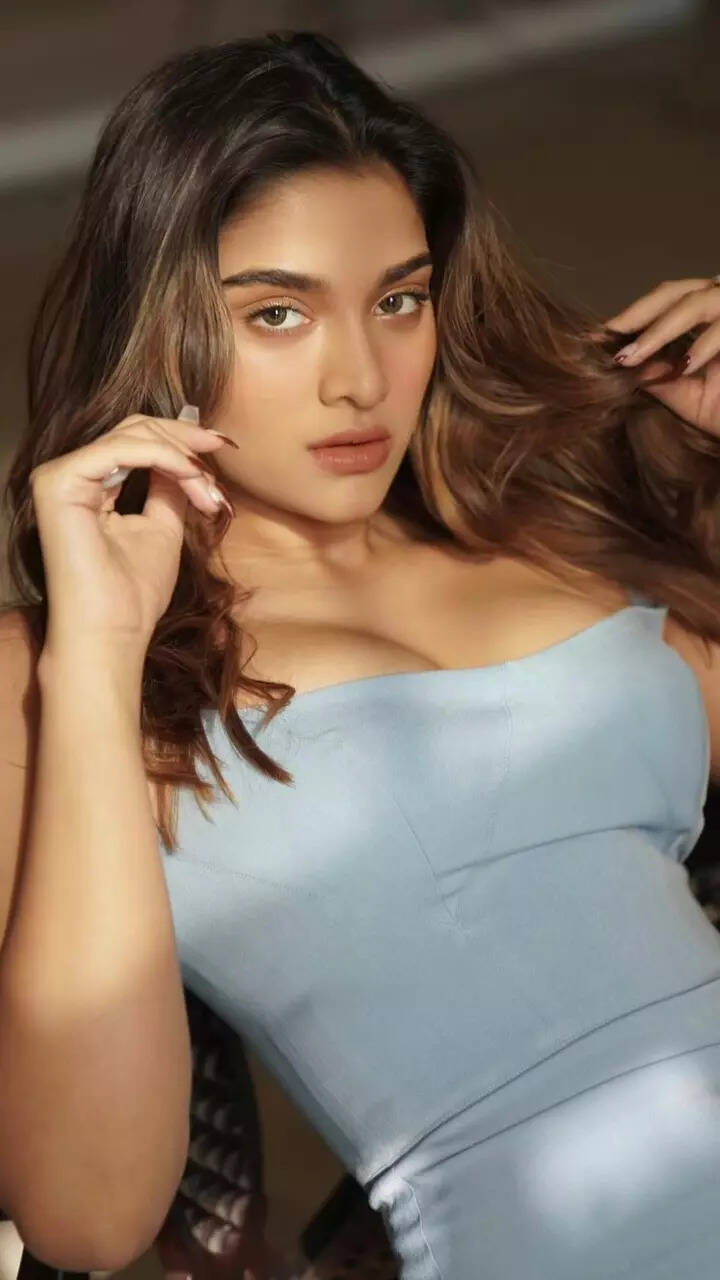 Saiee manjrekar naked