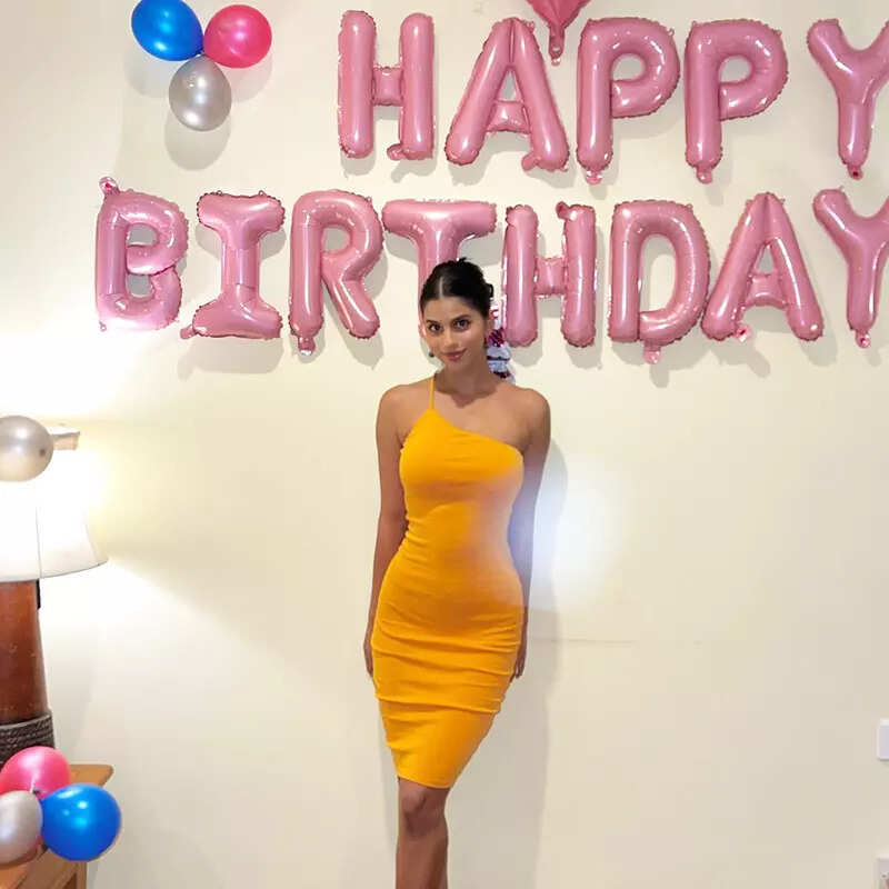 Inside pictures from Suhana Khan's birthday celebration with friends