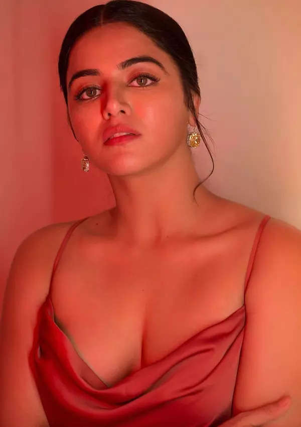 Wamiqa Gabbi is a stunner and we can't take our eyes off her