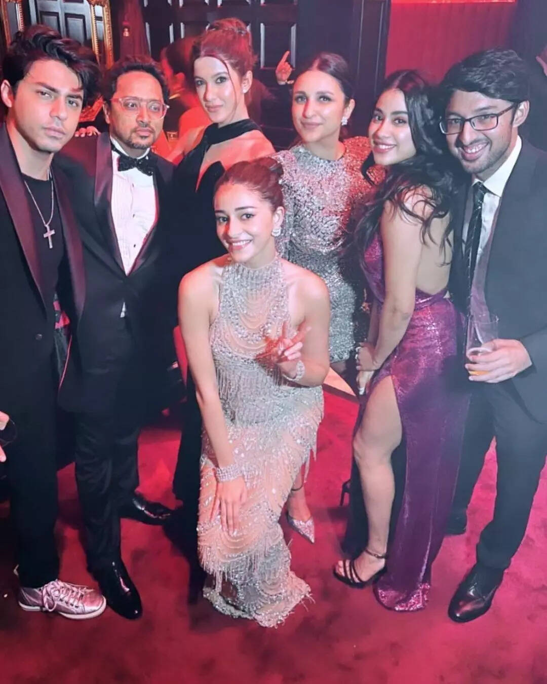 Janhvi Kapoor Ananya Panday Aryan Khan And Shanaya Kapoor Pose For A Picture Together At Karan Johar S Birthday Bash Hindi Movie News Times Of India