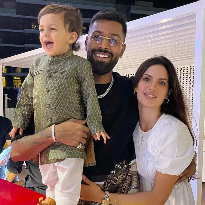 Cricketer Hardik Pandya And His Wife Natasa Stankovic's Lovey-dovey ...