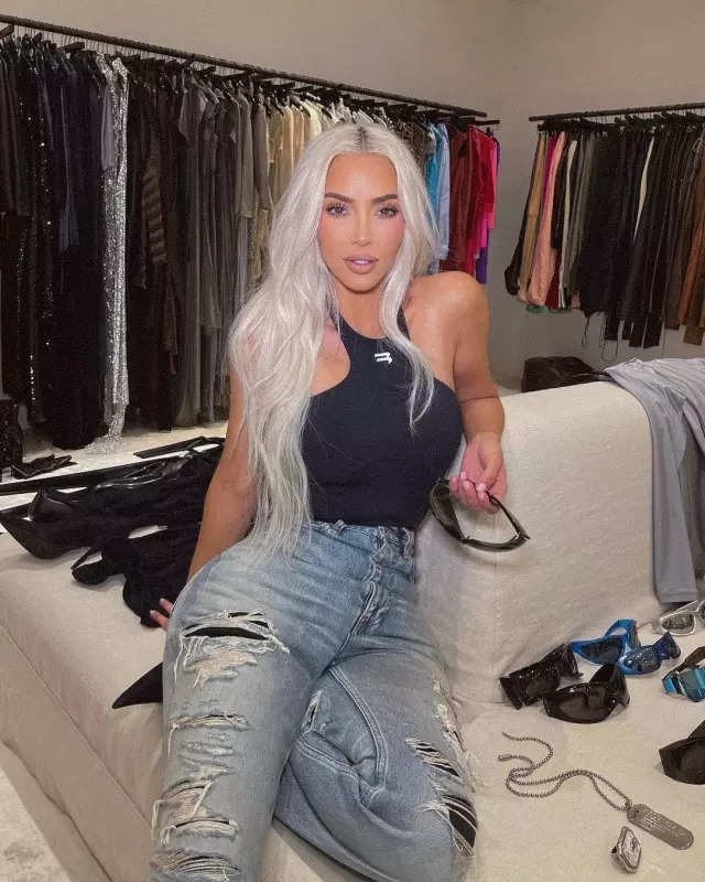 Kim Kardashian captivates fans with her alluring pictures