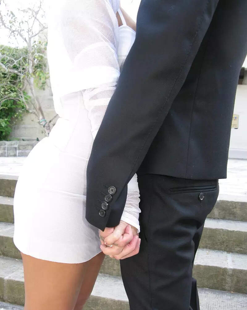 Kourtney Kardashian and Travis Barker celebrate their courthouse wedding with these mushy pictures