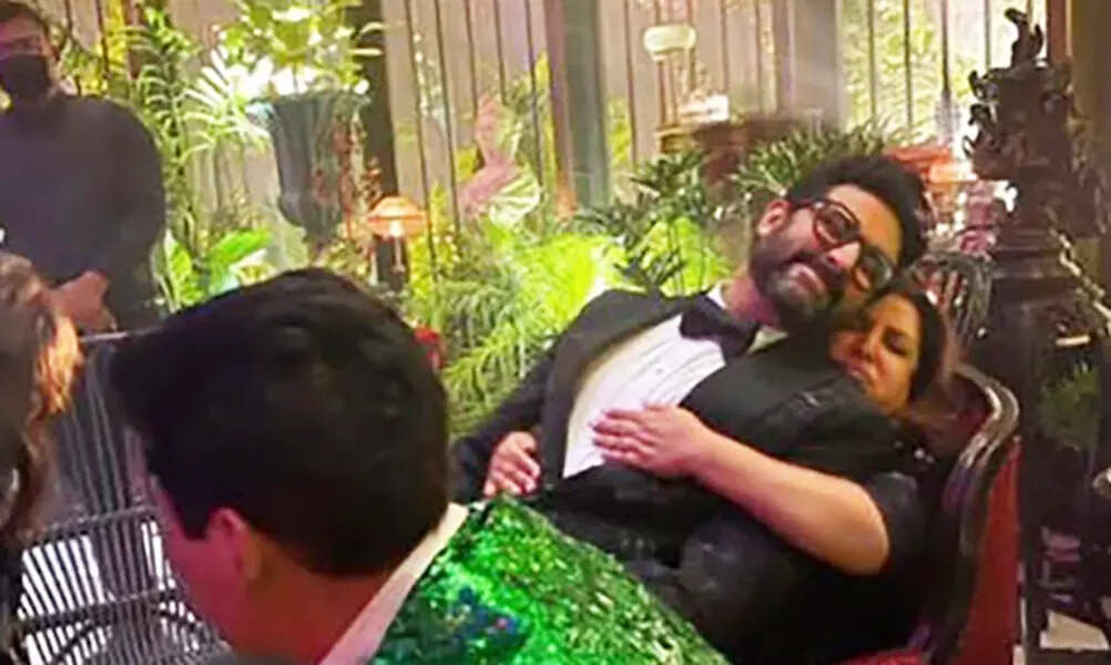 Inside Karan Johar&rsquo;s 50th birthday: New fun-filled pictures of Farah Khan, Kajol, Ranveer Singh & other celebs