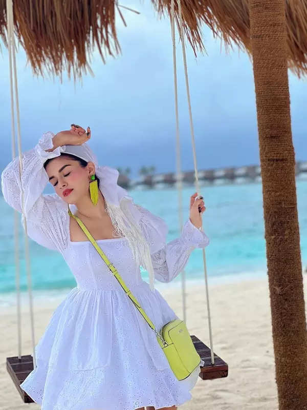 Avneet Kaur sets internet ablaze with her orange bikini, drops stunning pictures from Maldives vacation