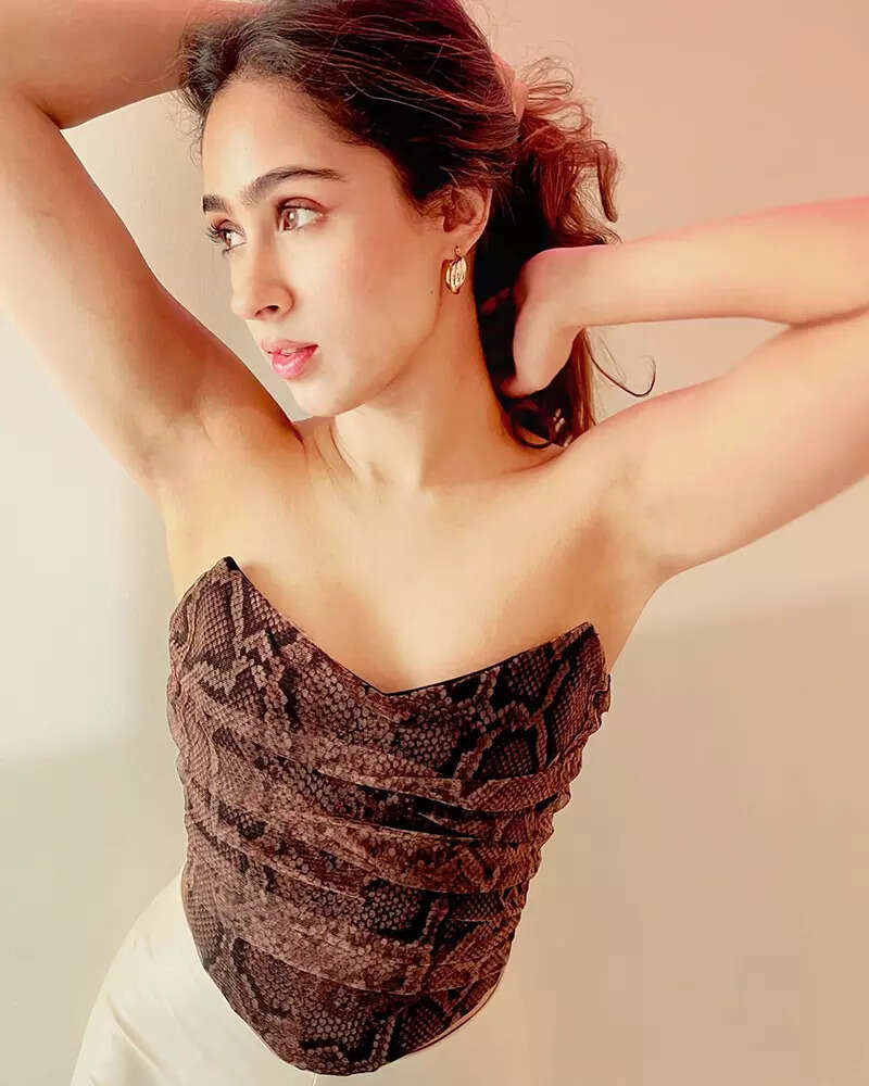 Glamorous pictures of Hrithik Roshan&rsquo;s cousin Pashmina prove she she is ready to enter Bollywood