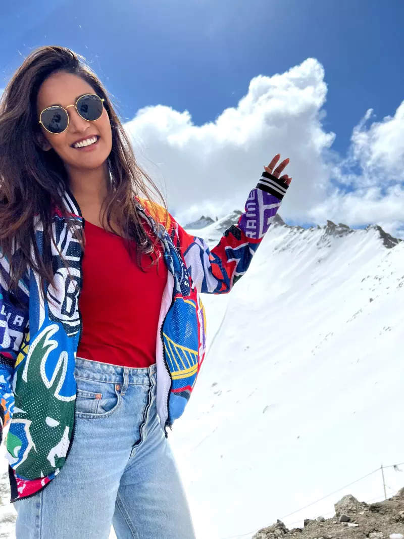 Mukti Mohan shares a glimpse of Leh vacation with her school friends!