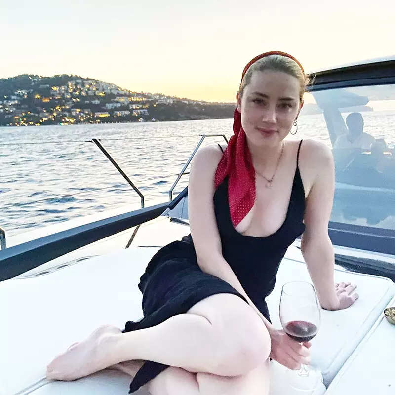 Post divorce from Johnny Depp, pictures of Amber Heard go viral after she gets a proposal from Saudi man