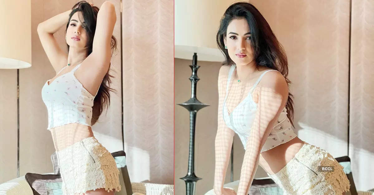 Sonal Chauhan takes the internet by storm with her stylish pictures