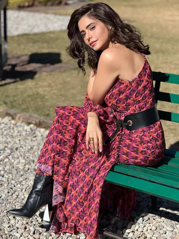 <BR> sets the temperature soaring with these pictures!