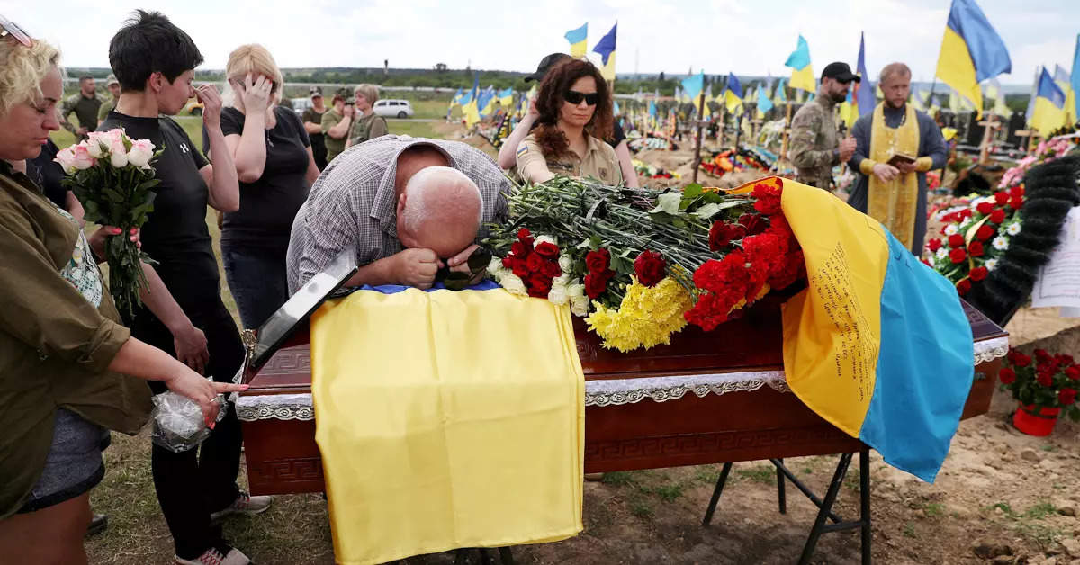 Ukrainians pay heartfelt tribute to fallen soldiers