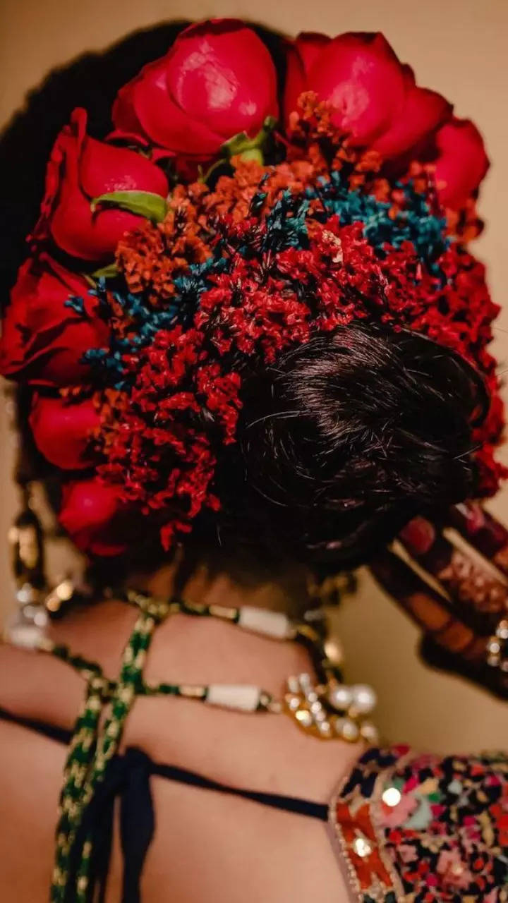Sely's Makeover | Flower bun.❤️. #flowers #flowerbun #flowerhair #hairstyles  #hairbun #bunlove #bridebun #flowers #gypsy #gypsywithroses #redroses  #hai... | Instagram