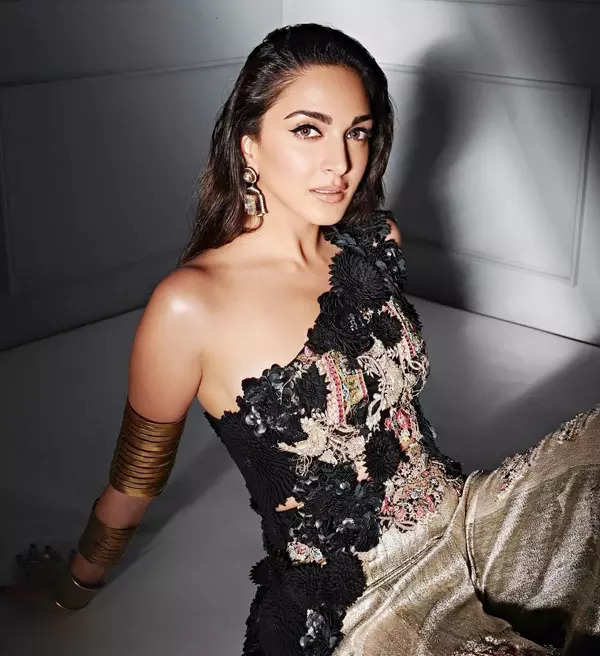 Bollywood fashionista Kiara Advani's glamorous pictures