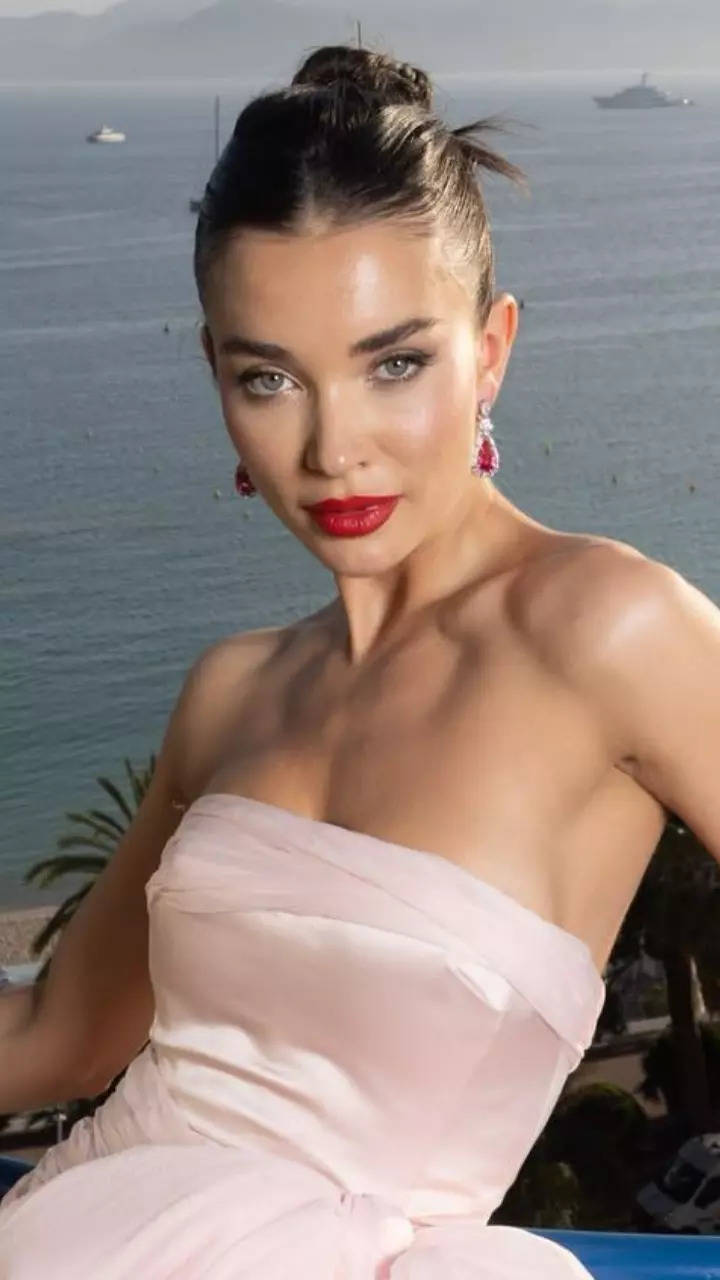 Amy Jackson will make your heart racing with attractive looks