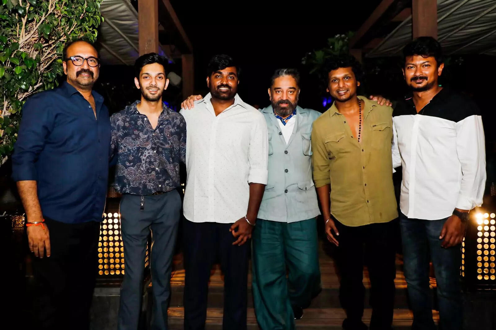 In Pics Vikram Success Bash Kamal Haasan Plants A Kiss On Lokesh Kanagaraj Vijay Sethupathi Anirudh Ravichander And Udhayanidhi Stalin S Cheeks Tamil Movie News Times Of India