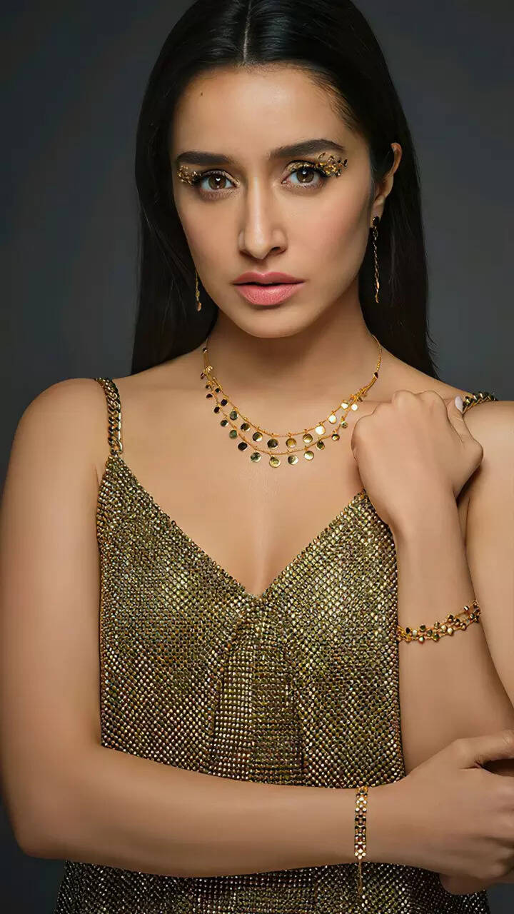 Shraddha Kapoor redefines elegance in ethnic wear | Times of India
