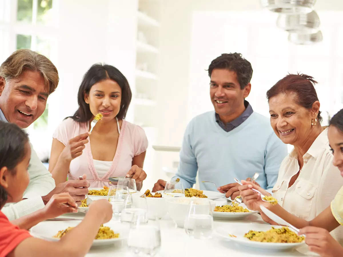 This is the right direction to sit while having food as per Vastu Shastra | The Times of India