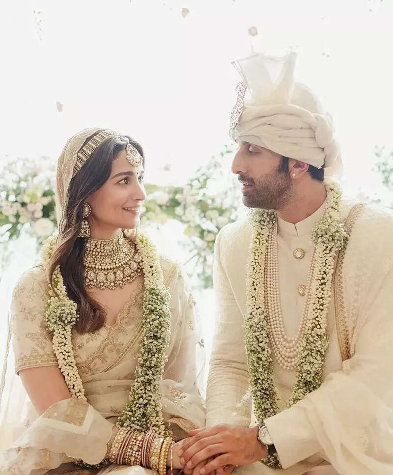 Alia Bhatt and Ranbir Kapoor announce pregnancy with these adorable pictures