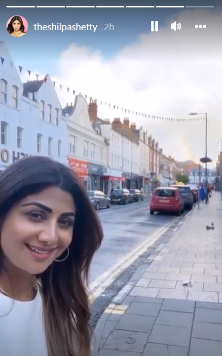 Shilpa Shetty and her mother Sunanda Shetty stroll around the streets of London; see pictures 