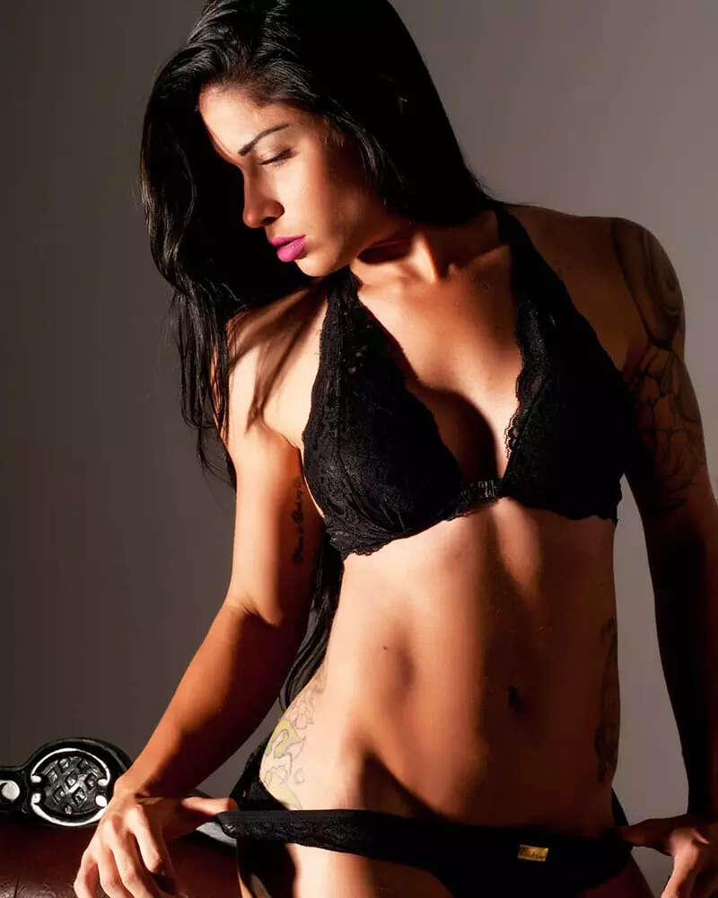 40 gorgeous pictures of the viral street cleaner dubbed as &lsquo;Sweeper Babe&rsquo;, who inspires millions