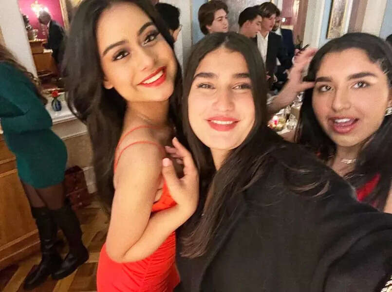 These gorgeous pictures of Nysa Devgan with her friends prove she is truly a party animal