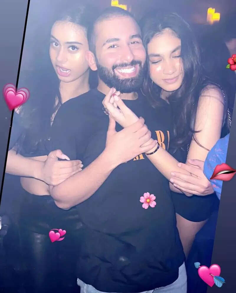 These gorgeous pictures of Nysa Devgan with her friends prove she is truly a party animal