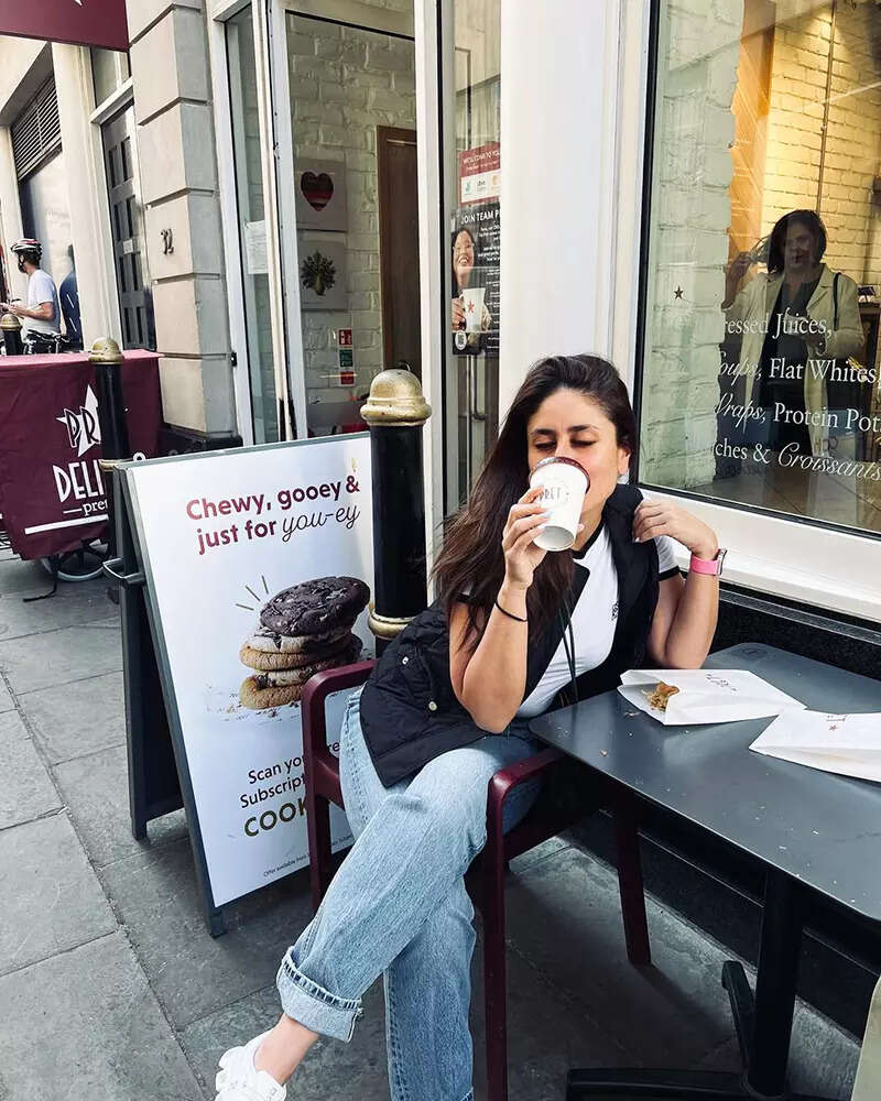 This new kissing selfie of Kareena Kapoor and Saif Ali Khan screams love