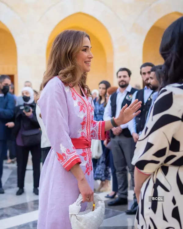Queen Rania Of Jordan Ups The Glam Quotient With Her Bewitching Pictures Pics Queen Rania Of